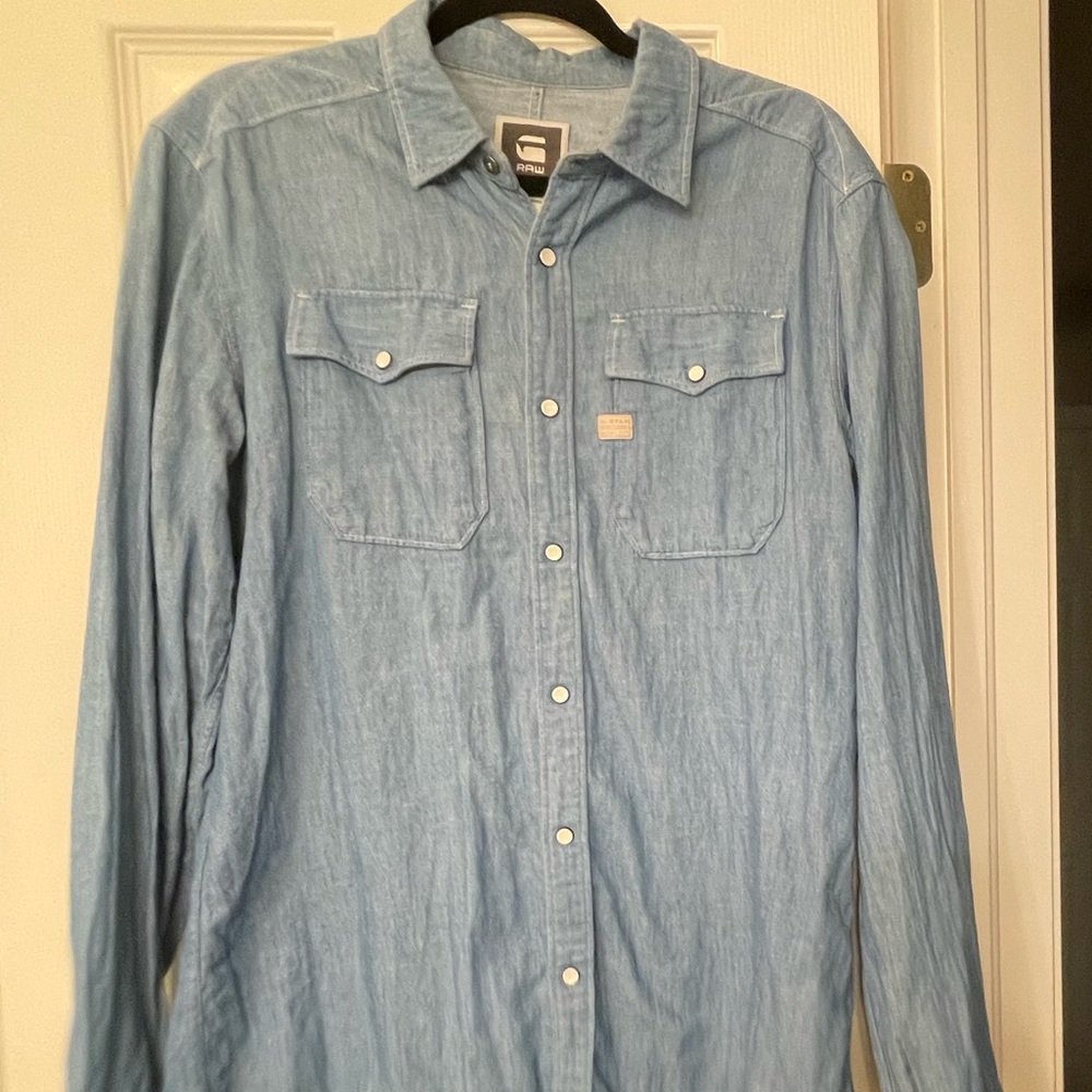 G Star Raw men’s size XL slim distress denim casual button down. Snap closure.
